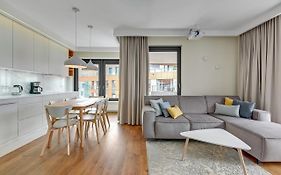 Premium Family & Business Old Town Riverside Apartment With Parking